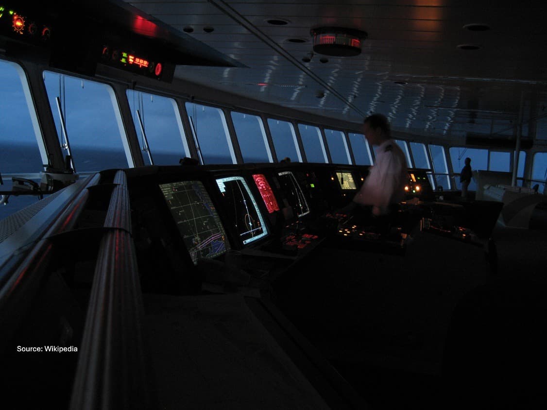 Officier de quart sur un cargo